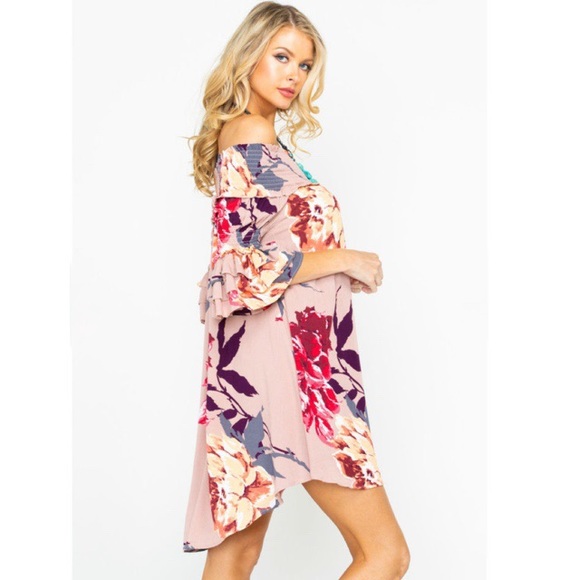 Shyanne women’s smocked shoulder floral dress NWT - Picture 4 of 5